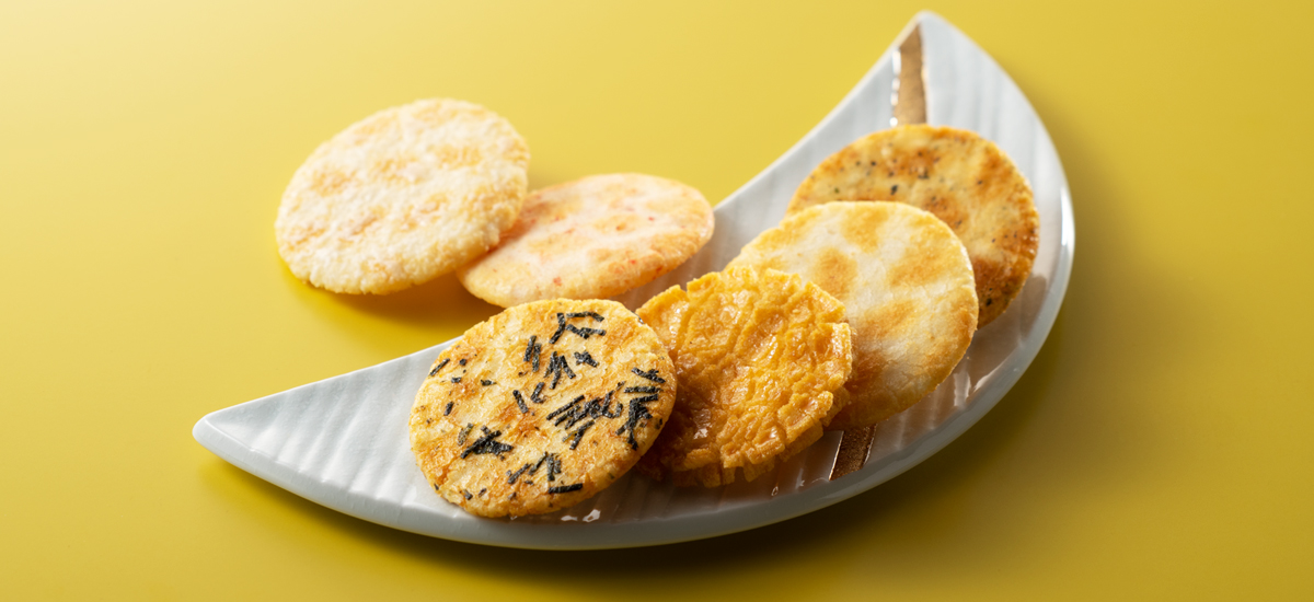 源氏と月のおせんべい